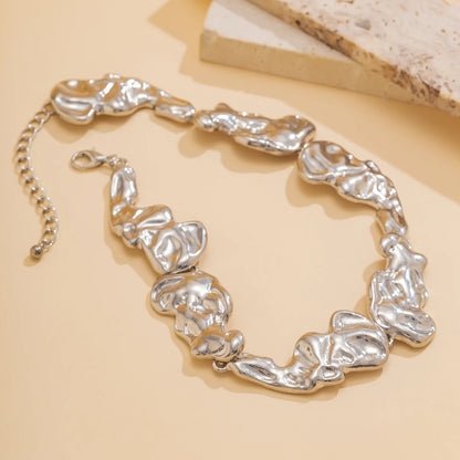 A Bold Metal Choker Designed for Women Who Dare to Stand Out